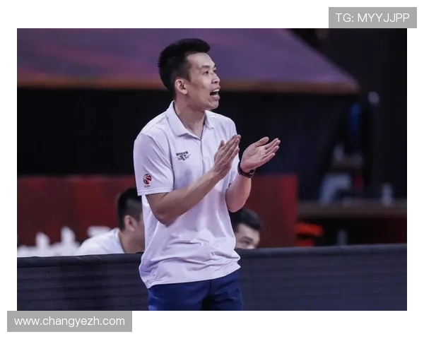 首钢男篮教练组完成重组解立彬正式出任主帅开启新赛季征程